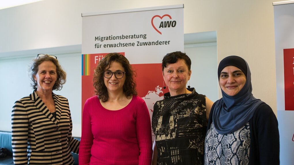 Aktionstag der Migrationsberatung: Dr. Margaret Brugman, MdB Sarah Ryglewski, Lucyna Bogacki und Ilhama Jafarova (von links). Aktionstag der Migrationsberatung: Dr. Margaret Brugman, MdB Sarah Ryglewski, Lucyna Bogacki und Ilhama Jafarova (von links).
