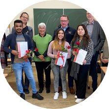 Im Bild von links: Doris Muschkeit, Abdullai Abdelaziz Ali, Tetsuro Taranczewski, Sybille Böschen, Mahdieh Mirzaie, Uwe Schmidt, Andrijana Savic, Eckart Kroon, Heike Uffenbrink, Heike Bülken und zwei Projektmitarbeiterinnen. | © Foto: AWO/Thomas Krüger Im Bild von links: Doris Muschkeit, Abdullai Abdelaziz Ali, Tetsuro Taranczewski, Sybille Böschen, Mahdieh Mirzaie, Uwe Schmidt, Andrijana Savic, Eckart Kroon, Heike Uffenbrink, Heike Bülken und zwei Projektmitarbeiterinnen. | © Foto: AWO/Thomas Krüger