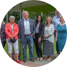 Starten ein Projekt gegen den Fachkräftemangel (im Bild von links): Vanessa Kipp (Einrichtungsleitung Gerhard-van-Heukelum-Haus), Sybille Böschen (Stellv. Vorsitzende AWO Kreisverband Bremerhaven e.V.), Dr. Uwe Lissau (Vorsitzender AWO Kreisverband Bremerhaven e.V.), Denise von Döhlen (Lehrkraft Paula-Modersohn-Schule), Heike Bülken (Leitung Fachbereich Pflege AWO Bremerhaven), Dr. Joachim Wolff (Schulleiter Paula-Modersohn-Schule), Rebekka Riss (Schulleitung Ursula-Kaltenstein-Akademie für Gesundheit und Pflege der AWO) und Stadtrat Michael Frost, Dezernent für Schule. | © AWO Bremerhaven/Simone Hryzyk